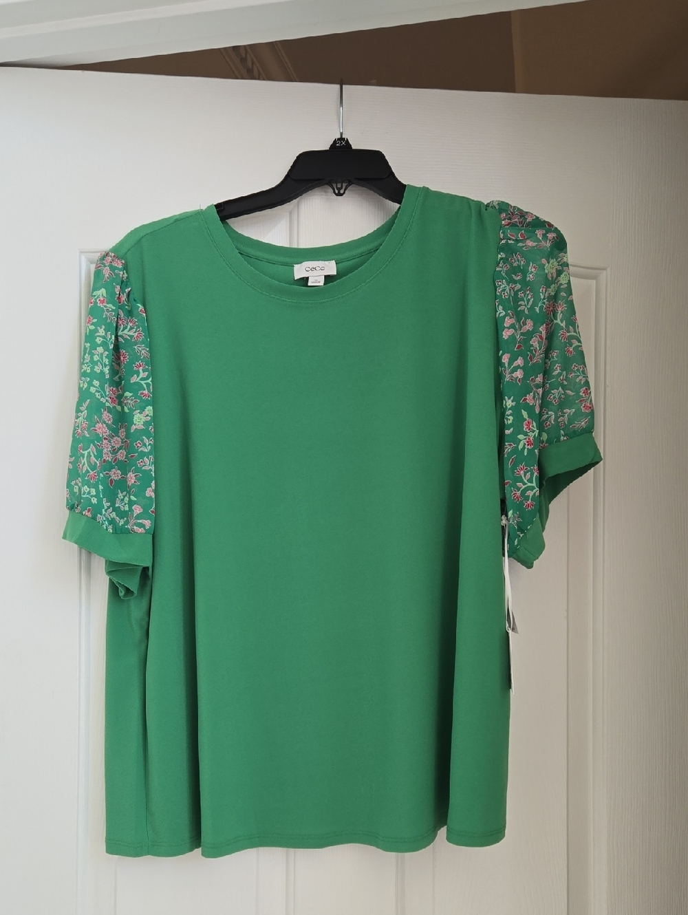 2x Green Floral Sleeve Women’s Top